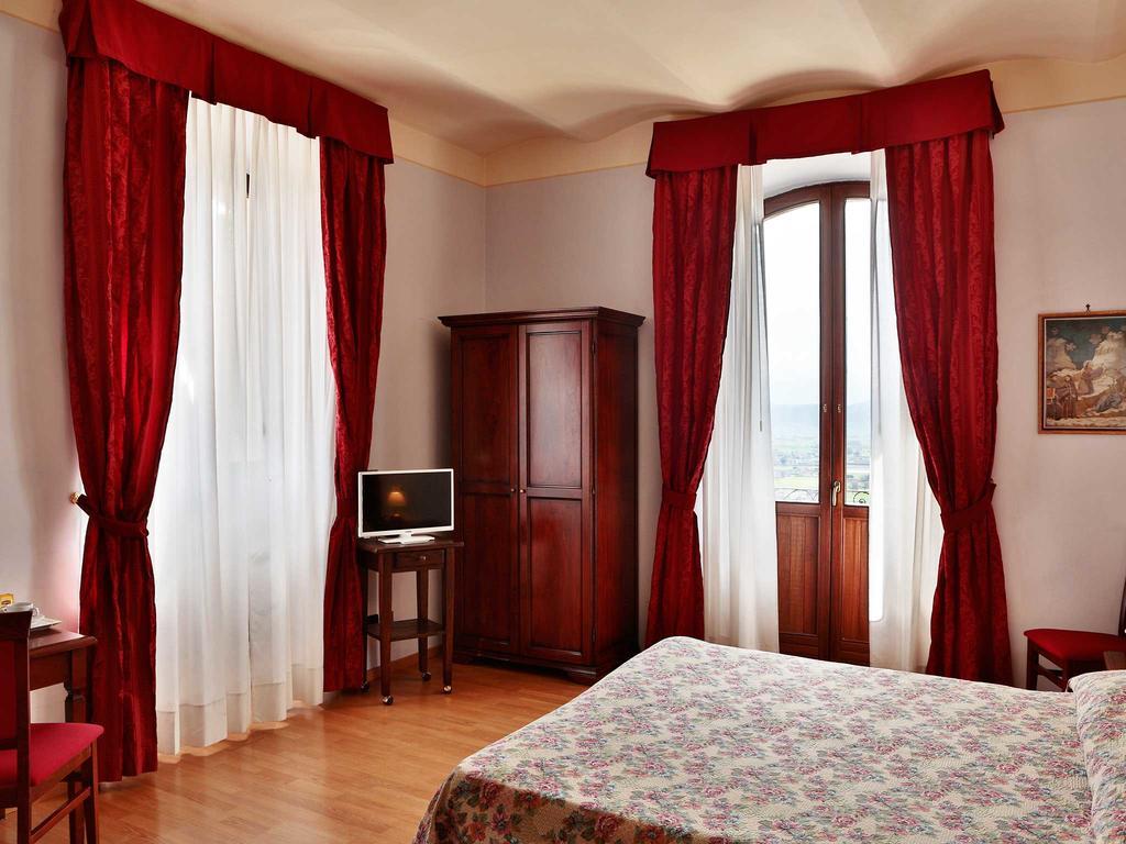 Hotel Windsor Savoia Assisi Buitenkant foto