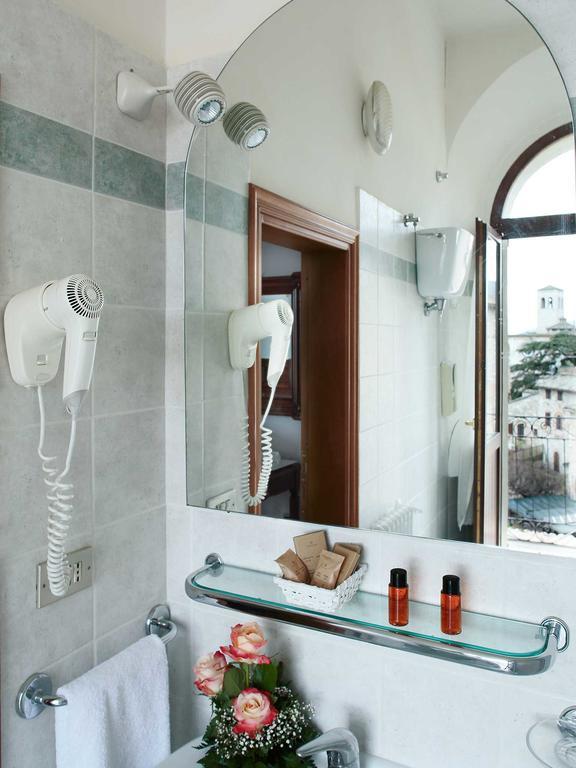 Hotel Windsor Savoia Assisi Buitenkant foto